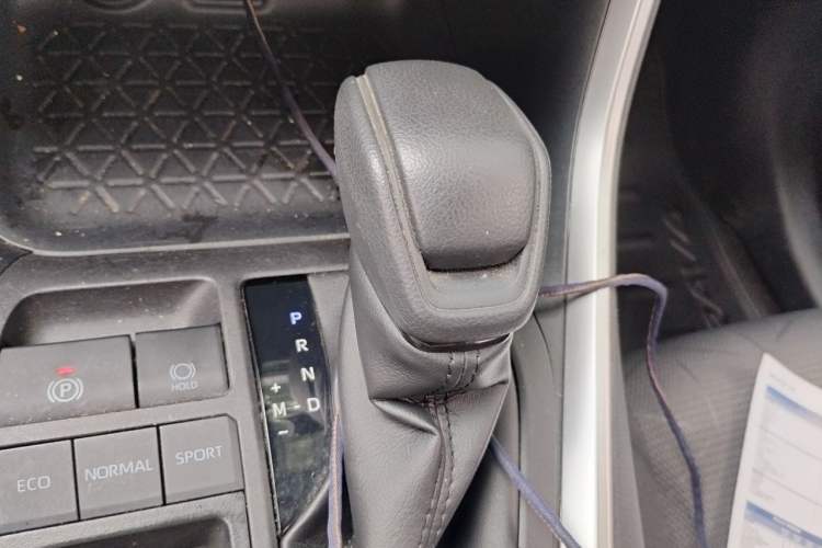 Used Toyota RAV4 2020 2.0L CVT Two-Wheel Drive Fashion Edition Gear Lever
