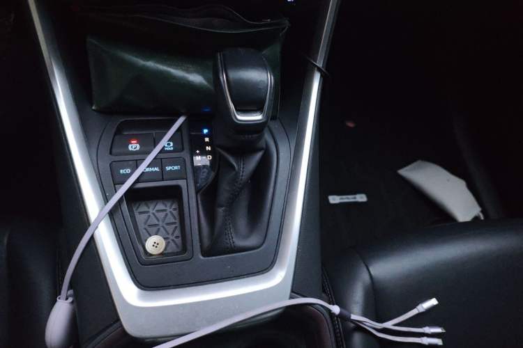Used Toyota RAV4 2020 2.0L CVT Two-Wheel Drive Fashion PLUS Edition Gear Lever