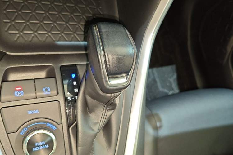 Used Toyota RAV4 2020 Dual-Engine 2.5L E-CVT 4x4 Elite PLUS Edition Gear Lever