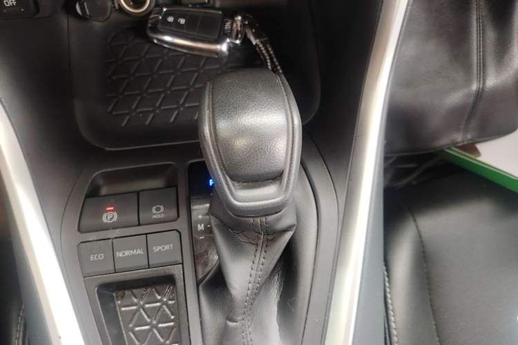 Used Toyota RAV4 2020 2.0L CVT Two-Wheel Drive Fashion Edition Gear Lever
