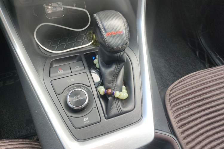 Used Toyota RAV4 2020 Dual-Engine 2.5L E-CVT 4x4 Elite PLUS Edition Gear Lever