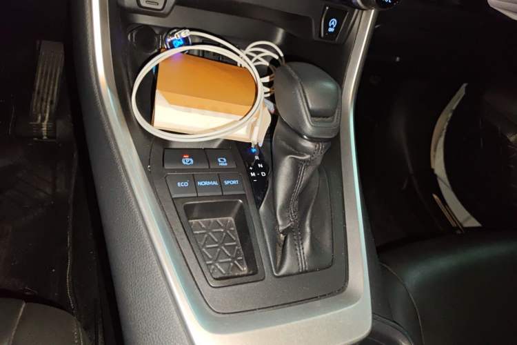 Used Toyota RAV4 2020 2.0L CVT Two-Wheel Drive Fashion Edition Gear Lever