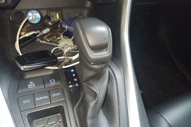 Used Toyota RAV4 2020 2.0L CVT Two-Wheel Drive Fashion Edition Gear Lever