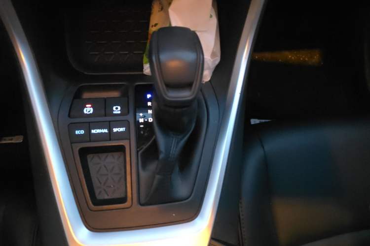 Used Toyota RAV4 2020 2.0L CVT Two-Wheel Drive Fashion Edition Gear Lever