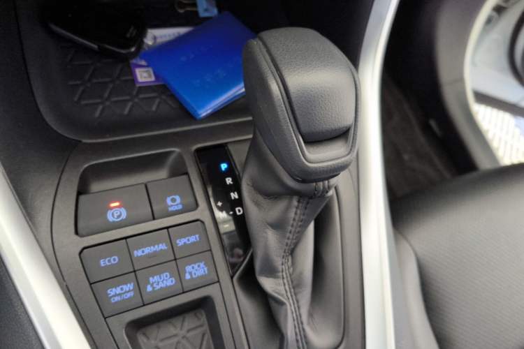 Used Toyota RAV4 2020 2.0L CVT 4x4 Trend Edition Gear Lever