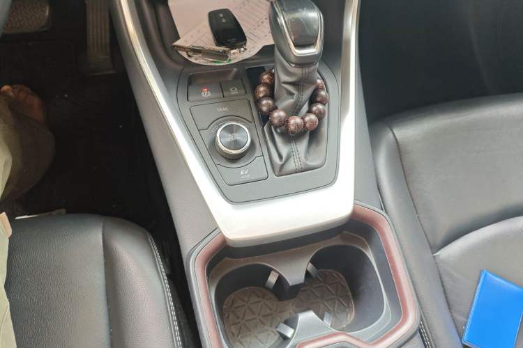Used Toyota RAV4 2020 Dual-Engine 2.5L E-CVT 4x4 Elite PLUS Edition Gear Lever