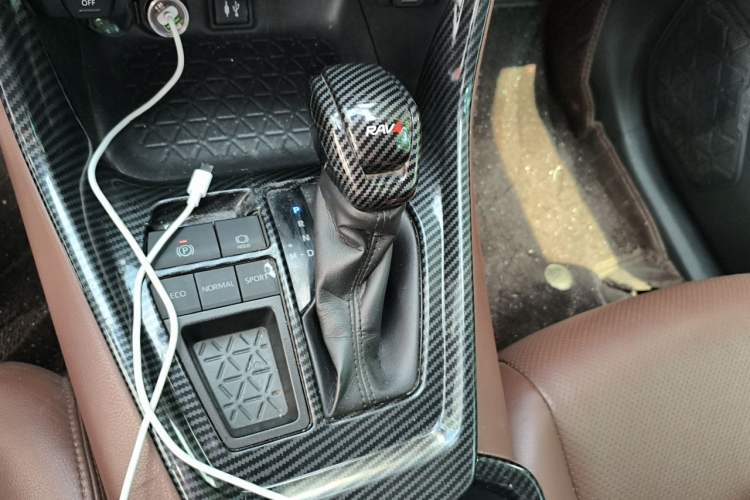 Used Toyota RAV4 2020 2.0L CVT Two-Wheel Drive Urban Edition Gear Lever