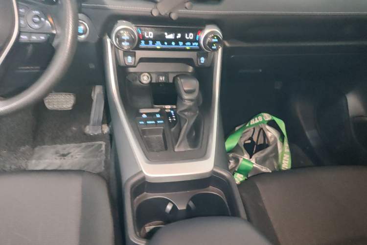 Used Toyota RAV4 2020 2.0L CVT Two-Wheel Drive Fashion Edition Gear Lever
