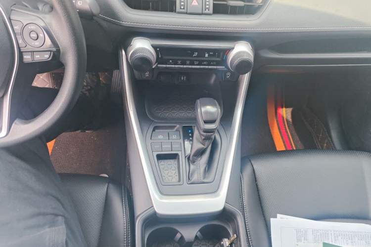 Used Toyota RAV4 2020 2.0L CVT Two-Wheel Drive Urban Edition Gear Lever