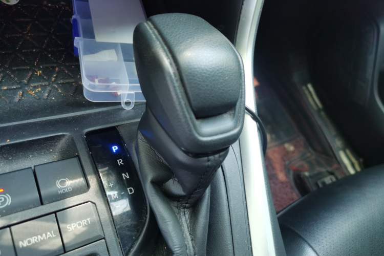 Used Toyota RAV4 2020 2.0L CVT Two-Wheel Drive Urban Edition Gear Lever