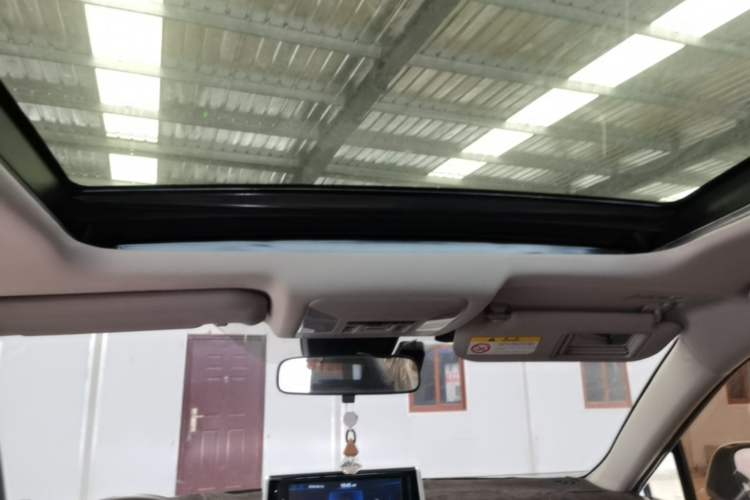 Used Toyota RAV4 2020 2.0L CVT Two-Wheel Drive Prestige Edition Headliner