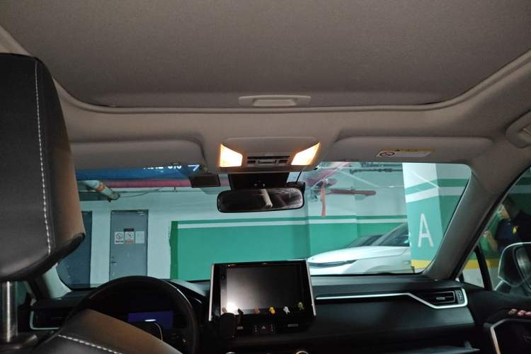 Used Toyota RAV4 2020 2.0L CVT Two-Wheel Drive Fashion PLUS Edition Headliner