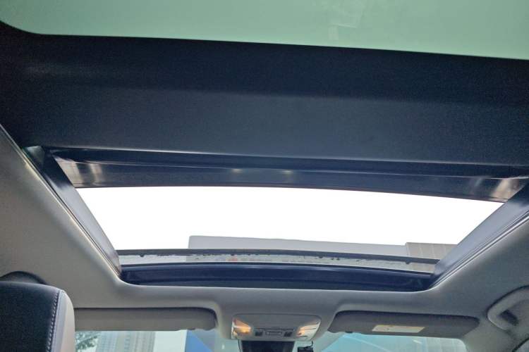 Used Toyota RAV4 2020 2.0L CVT Two-Wheel Drive Prestige Edition Headliner