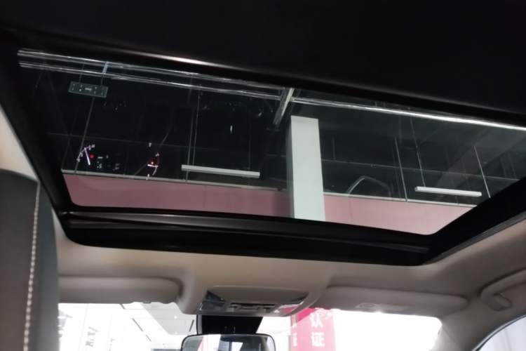 Used Toyota RAV4 2020 2.0L CVT Two-Wheel Drive Prestige Edition Headliner