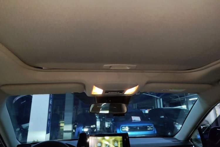 Used Toyota RAV4 2020 Dual-Engine 2.5L E-CVT 4x4 Elite PLUS Edition Headliner