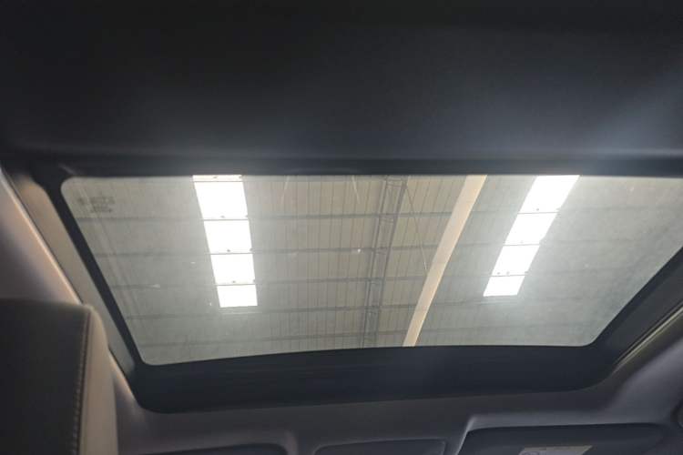 Used Toyota RAV4 2020 2.0L CVT Two-Wheel Drive Prestige Edition Headliner