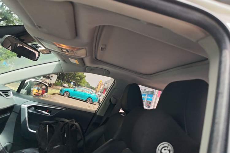 Used Toyota RAV4 2020 2.0L CVT Two-Wheel Drive Fashion Edition Headliner