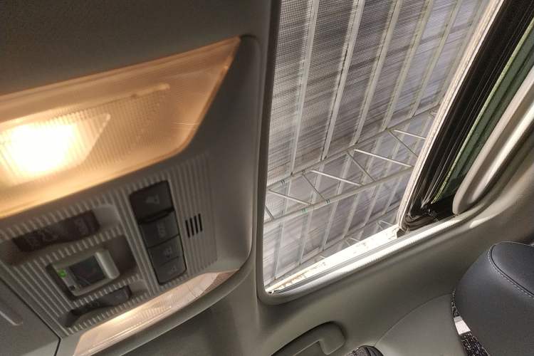 Used Toyota RAV4 2020 2.0L CVT Two-Wheel Drive Fashion PLUS Edition Headliner