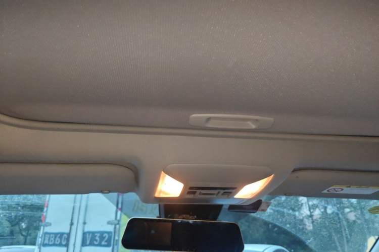 Used Toyota RAV4 2020 2.0L CVT Two-Wheel Drive Fashion Edition Headliner
