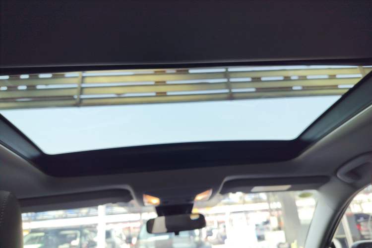Used Toyota RAV4 2020 2.0L CVT Two-Wheel Drive Prestige Edition Headliner