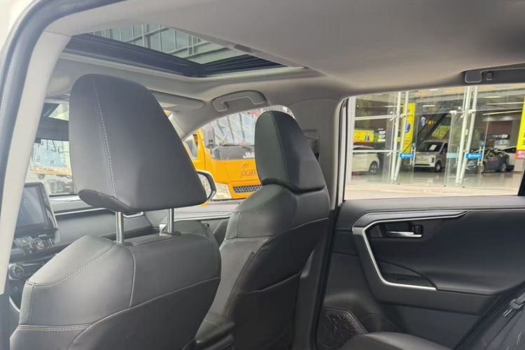 Used Toyota RAV4 2020 2.0L CVT Two-Wheel Drive Fashion PLUS Edition Headliner