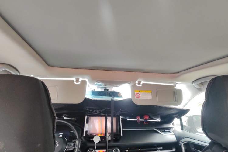 Used Toyota RAV4 2020 2.0L CVT Two-Wheel Drive Prestige Edition Headliner