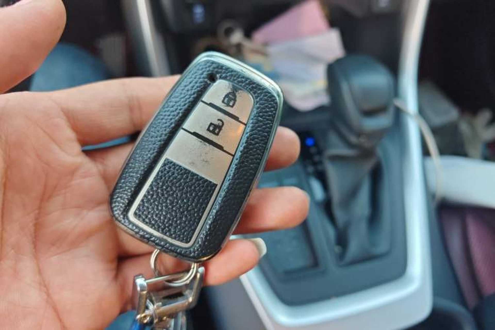 Used Toyota RAV4 2020 2.0L CVT Two-Wheel Drive Fashion Edition Interior 1