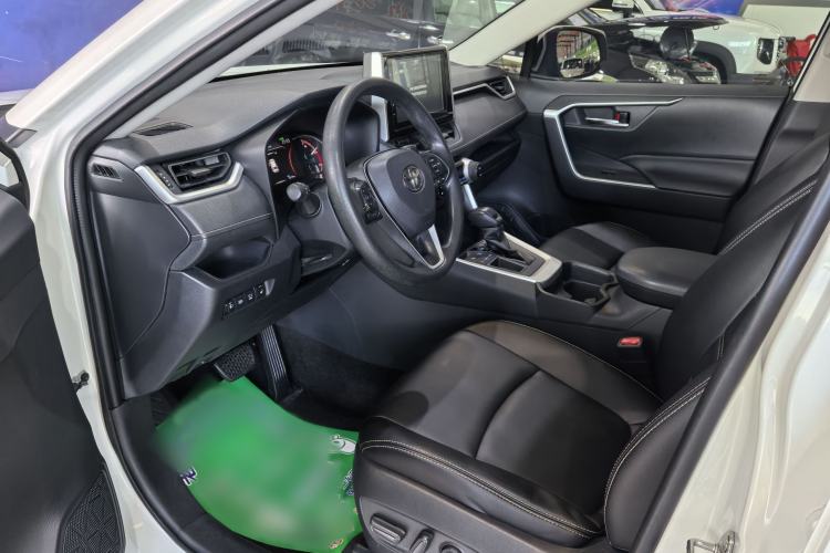 Used Toyota RAV4 2020 2.0L CVT Two-Wheel Drive Fashion Edition Interior 1