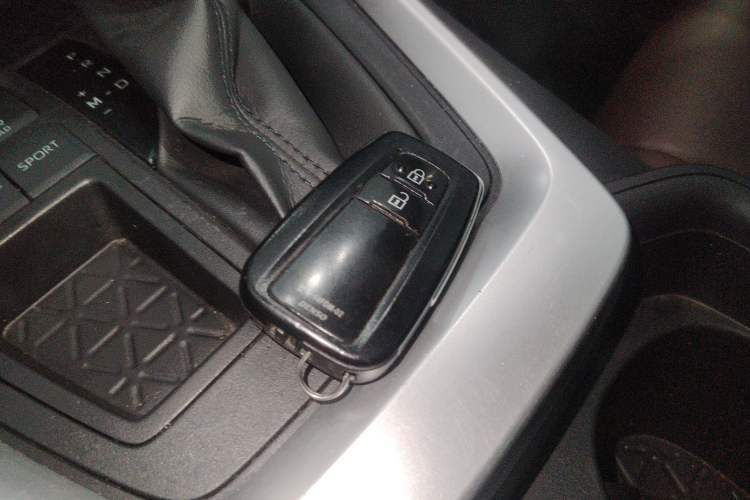 Used Toyota RAV4 2020 2.0L CVT Two-Wheel Drive Fashion Edition Interior 1