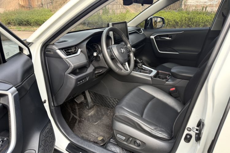 Used Toyota RAV4 2020 2.0L CVT Two-Wheel Drive Fashion PLUS Edition Interior 1