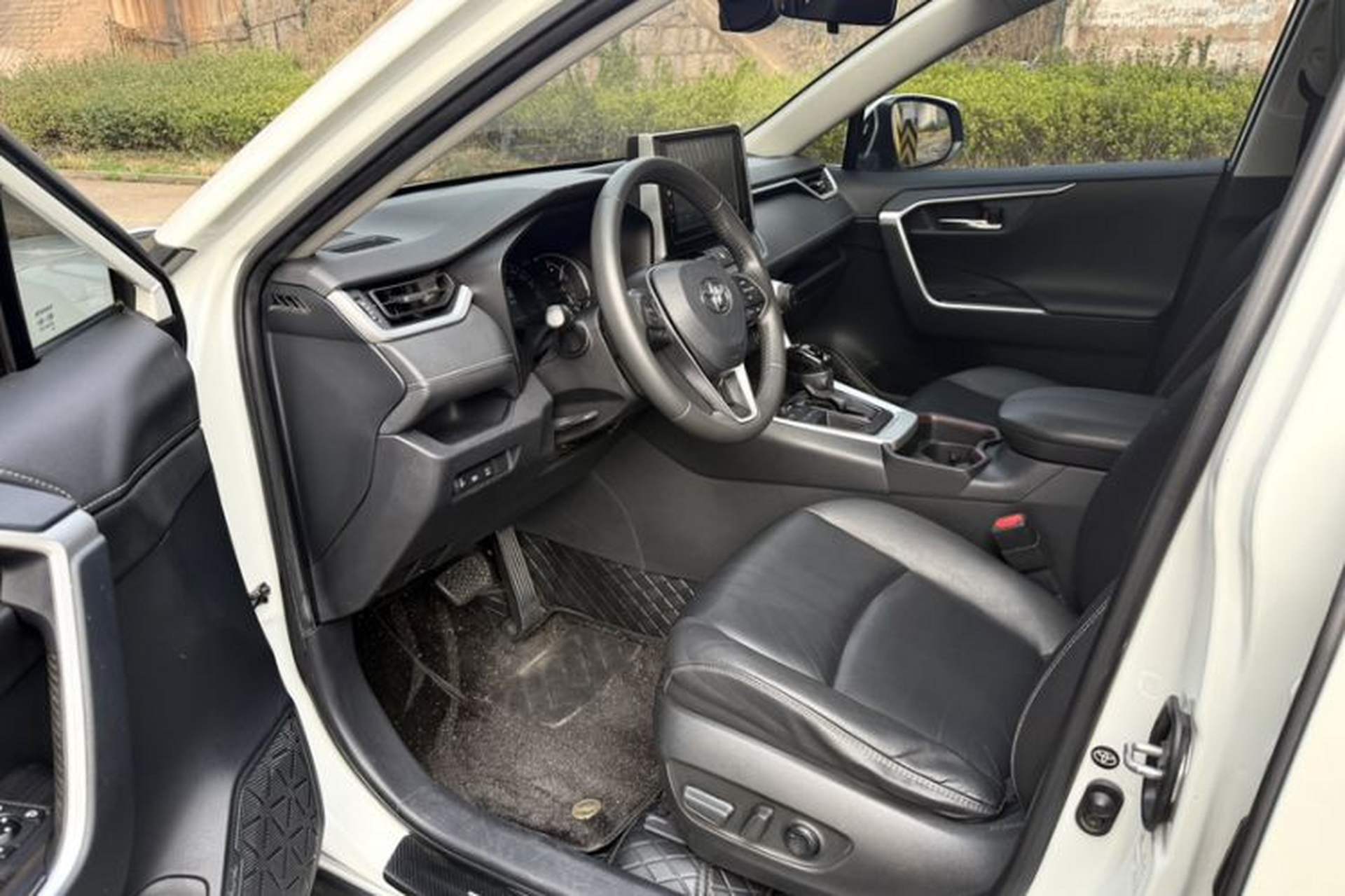 Used Toyota RAV4 2020 2.0L CVT Two-Wheel Drive Fashion PLUS Edition Interior 1