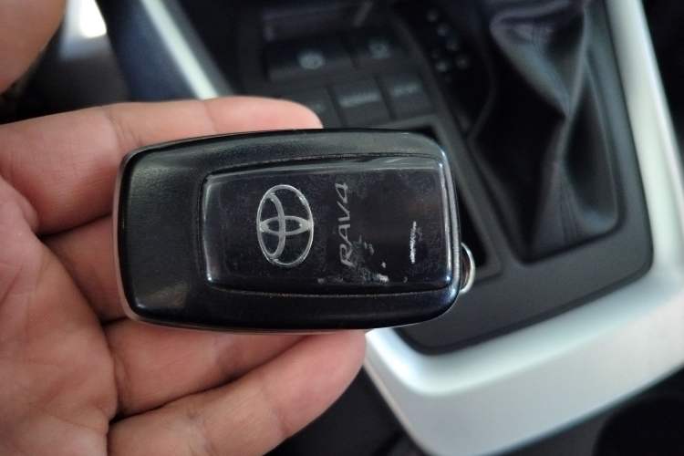 Used Toyota RAV4 2020 2.0L CVT Two-Wheel Drive Fashion PLUS Edition Interior 1