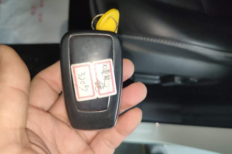 Used Toyota RAV4 2020 Dual-Engine 2.5L E-CVT 4x4 Elite PLUS Edition Interior 1