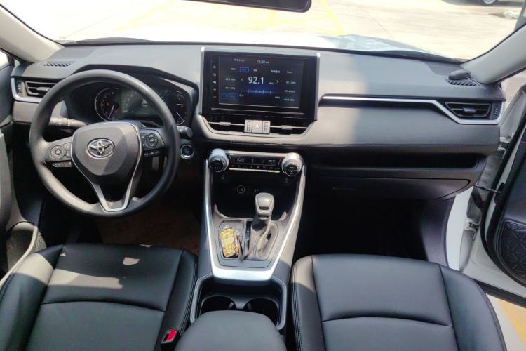Used Toyota RAV4 2020 2.0L CVT Two-Wheel Drive Fashion Edition Interior 1
