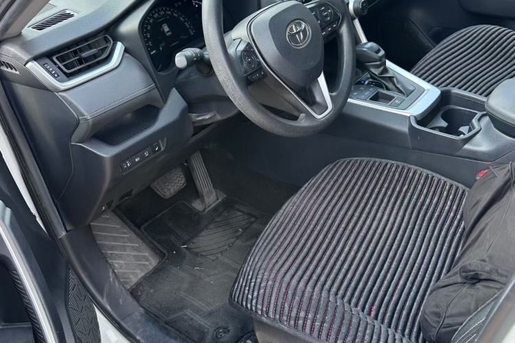 Used Toyota RAV4 2020 Dual-Engine 2.5L E-CVT Two-Wheel Drive Elite Edition Interior 1