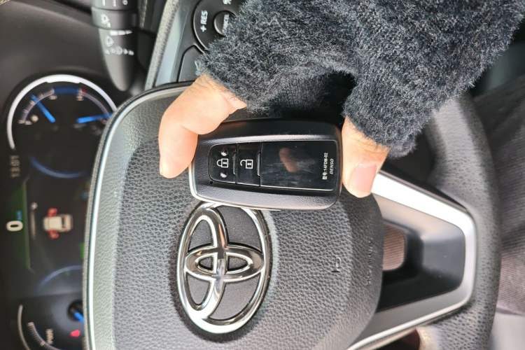 Used Toyota RAV4 2020 Dual-Engine 2.5L E-CVT Two-Wheel Drive Elite Edition Interior 1