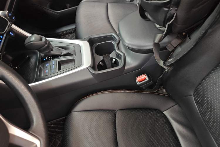Used Toyota RAV4 2020 2.0L CVT Two-Wheel Drive Fashion Edition Interior 1