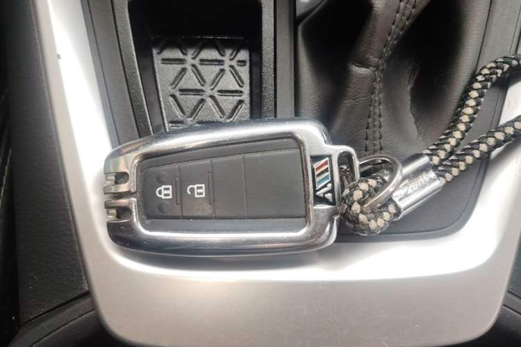 Used Toyota RAV4 2020 2.0L CVT Two-Wheel Drive Fashion Edition Interior 1