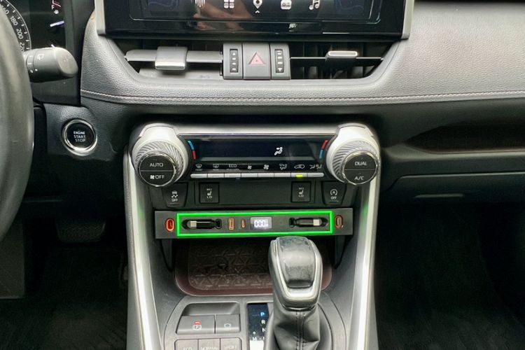 Used Toyota RAV4 2020 2.0L CVT Four-Wheel Drive Prestige Edition Interior 10