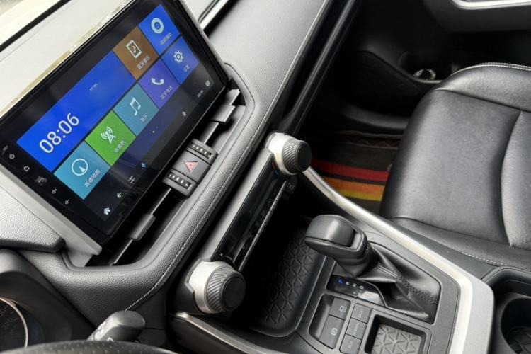 Used Toyota RAV4 2020 2.0L CVT Two-Wheel Drive Urban Edition Interior 10