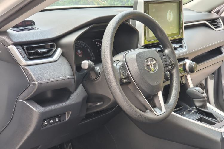Used Toyota RAV4 2020 2.0L CVT Two-Wheel Drive Fashion Edition Interior 11