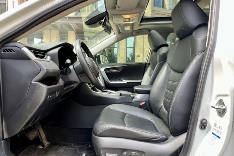 Used Toyota RAV4 2020 2.0L CVT Four-Wheel Drive Prestige Edition Interior 11