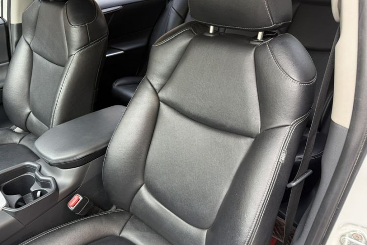 Used Toyota RAV4 2020 2.0L CVT Two-Wheel Drive Urban Edition Interior 11