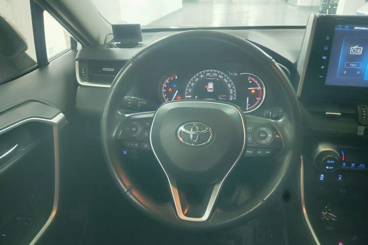 Used Toyota RAV4 2020 2.0L CVT Two-Wheel Drive Fashion PLUS Edition Interior 2