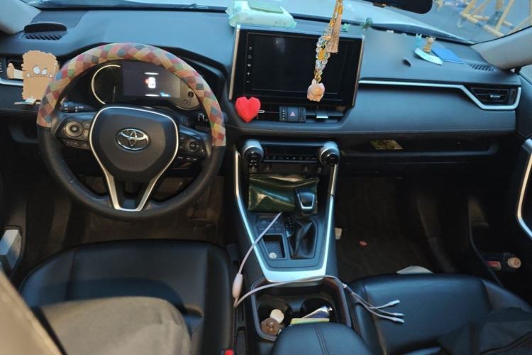 Used Toyota RAV4 2020 2.0L CVT Two-Wheel Drive Fashion PLUS Edition Interior 2