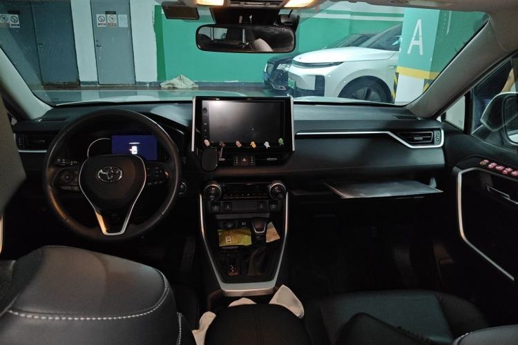 Used Toyota RAV4 2020 2.0L CVT Two-Wheel Drive Fashion PLUS Edition Interior 2
