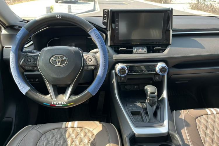 Used Toyota RAV4 2020 2.0L CVT Two-Wheel Drive Fashion Edition Interior 2