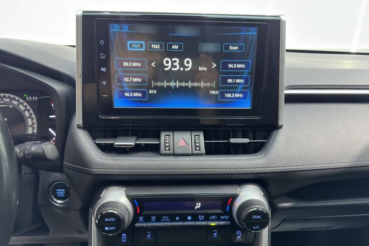 Used Toyota RAV4 2020 2.0L CVT Two-Wheel Drive Fashion PLUS Edition Interior 2