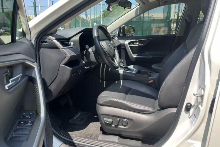 Used Toyota RAV4 2020 Dual-Engine 2.5L E-CVT 4x4 Elite PLUS Edition Interior 2