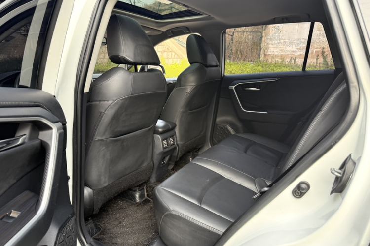 Used Toyota RAV4 2020 2.0L CVT Two-Wheel Drive Fashion PLUS Edition Interior 2